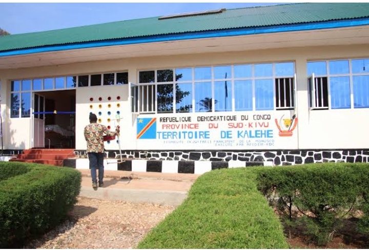 Kalehe : les enseignants de trois sous-divisions dénoncent deux mois d’arriérés de salaire et pointent du doigt la Caritas